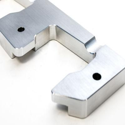 China Custom Made Silver Anodized Aluminum CNC Machining LED Bar Mounting Bracket